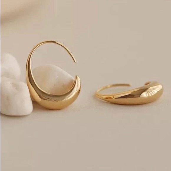 NEW 18K GOLD HOOP EARRINGS, NICE EARRINGS, CUTE EARRINGS - Picture 3 of 6